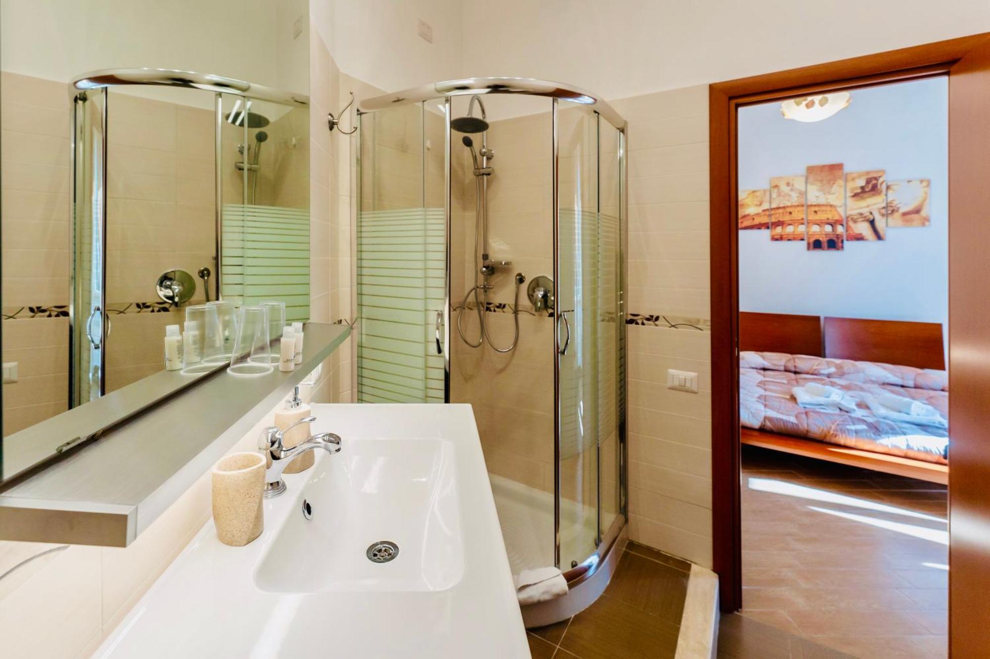 Miclad Colosseum Guest House Рим Экстерьер фото