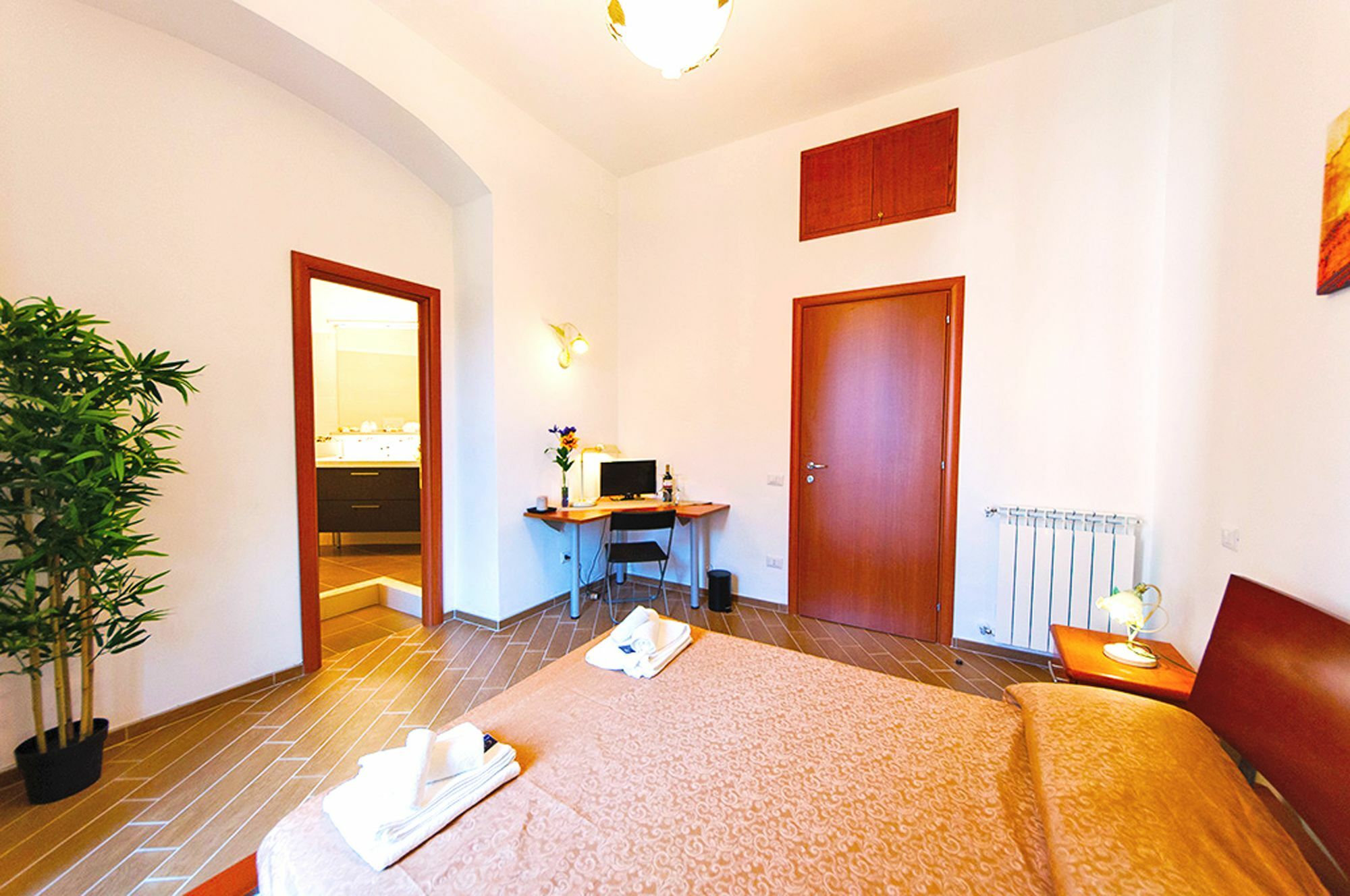 Miclad Colosseum Guest House Рим Экстерьер фото